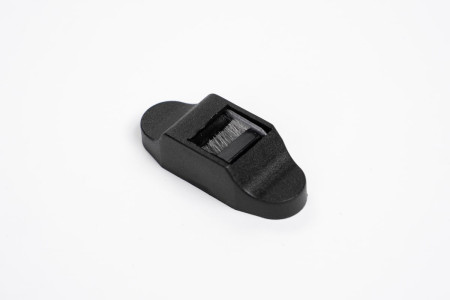 prowadnica-tasmy-14-mm-stalowa-ze-szczotka-i-maskownica-czarna