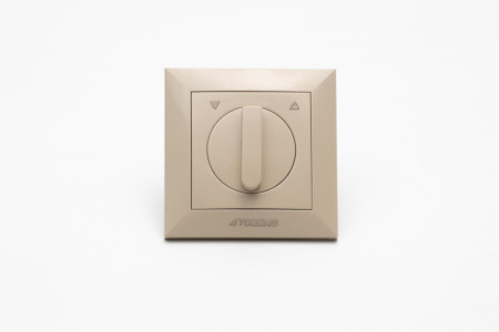 przelacznik-obrotowy-podtynkowy-bezowy