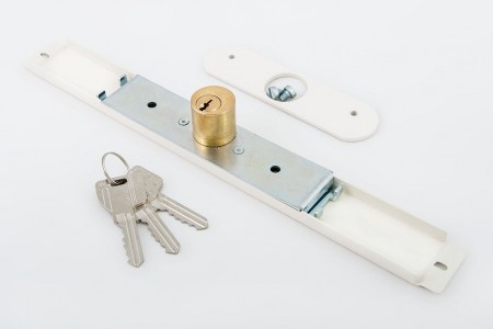 zamek-baskwilowy-z-bebenkiem-o25-mm-i-plytka-bezowy